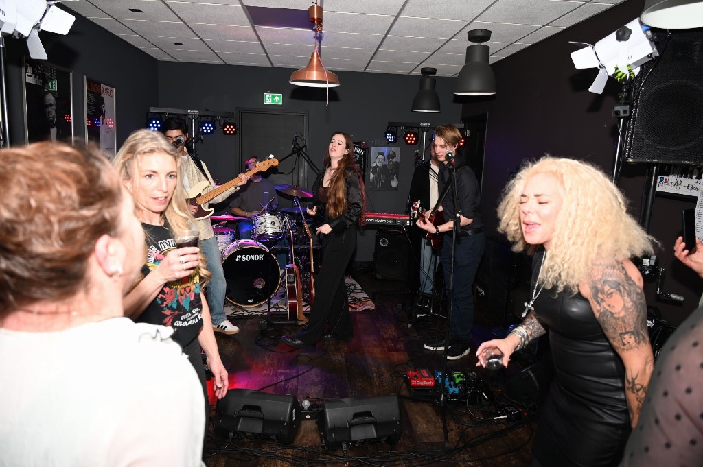 ../Images/10 jaar Ro's Barbershop 117.jpg